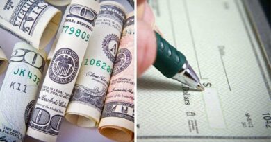 アメリカの紙幣と小切手