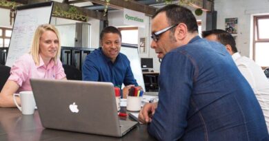 英語の「同期」「先輩」「後輩」